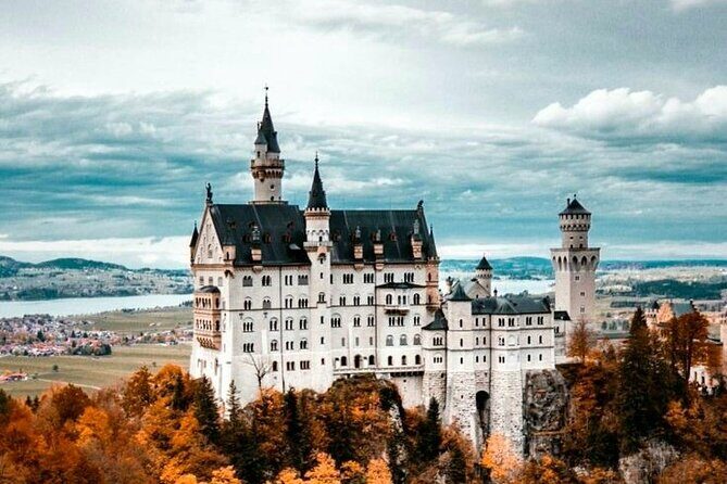 Private Tour to Neuschwanstein Castle & Linderhof from Munich - Hotel pickup at 8:30 and the ride south in comfort