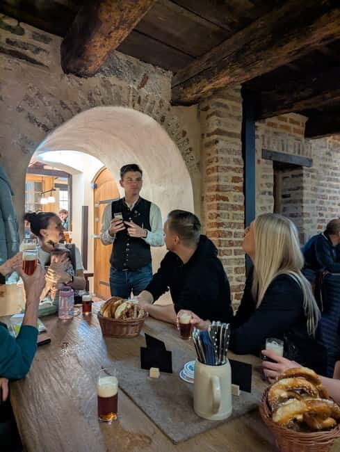 Pub crawl incl. Oktoberfest museum guided tour with beer tasting (private) - Bier- und Oktoberfestmuseum: Your Guided Start in Munich’s Beer Story