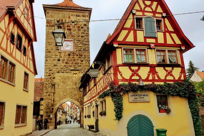Romantic Road Exclusive Private Tour from Munich to Rothenburg ob der Tauber - Nordlingen: A Meteorite Crater Town With a Walkable Wall