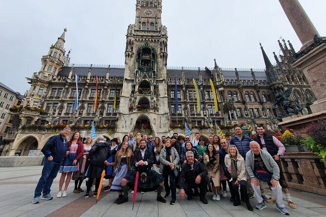 The Old Town Walking Tour: Munich - Marienplatz and the Rathaus-Glockenspiel: watching the Old Town at work
