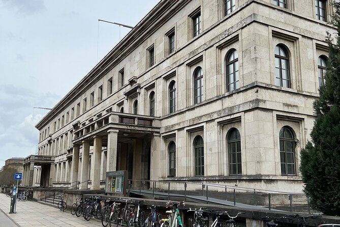 Walking Tour on Origins of Nazism in Munich - English - The guide matters: what good leadership looks like here