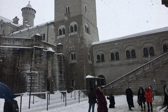 Winter Tour to Neuschwanstein Castle from Munich - The Munich meeting point and the coach ride you’re buying